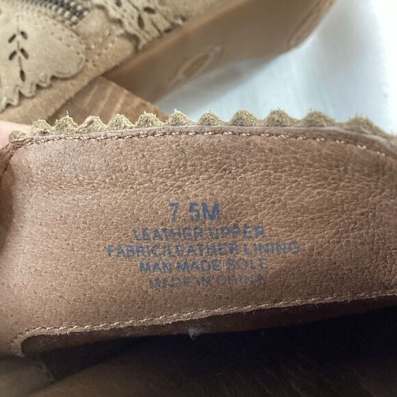 Nurture Women's Tan Suede Zip-up Ankle Bootie Size 7.5 - Picture 6 of 11